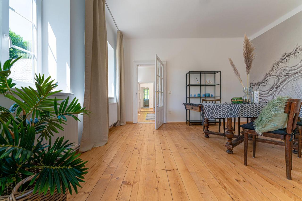 Kaiserliches Wohnen Im Alten K&K Postamt Og Apartment Persenbeug Exterior photo